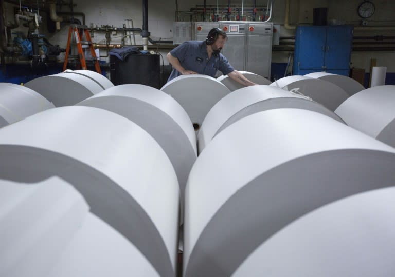 A US trade panel concluded that newsprint imports from Canada did not harm American industry, reversing a decision by the Commerce Department to impose tariffs