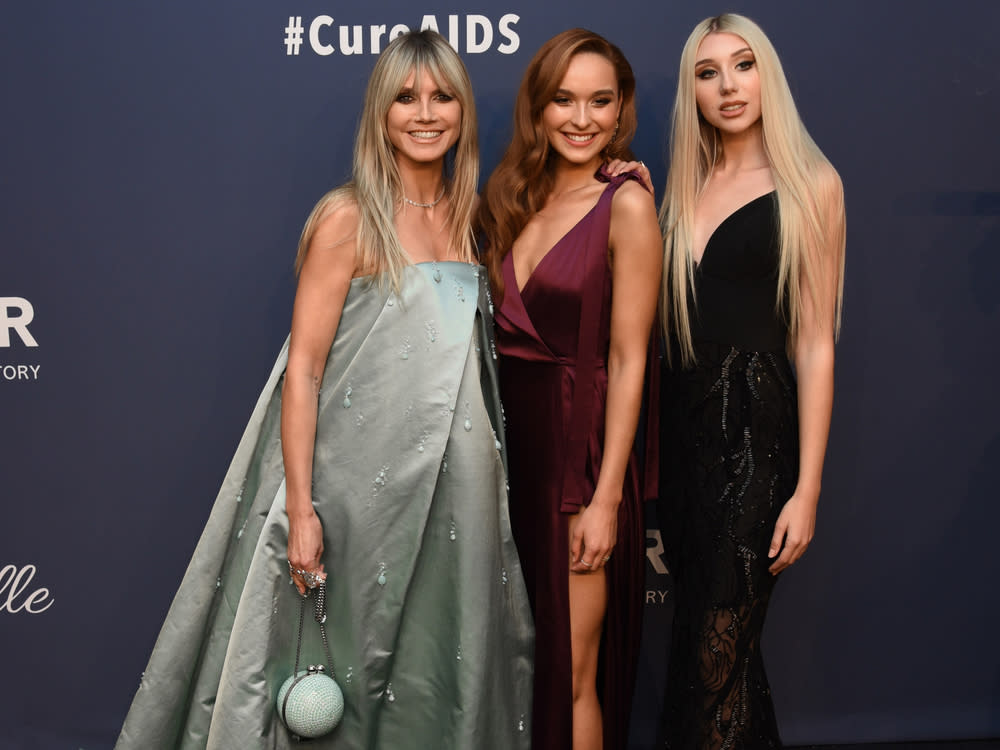 Heidi Klum und zwei ihrer "GNTM"-Mädchen bei der amfAR-Gala in New York: Jacky (l.) und Tamara (r.) (Bild: YLMJ/AdMedia/ImageCollect)