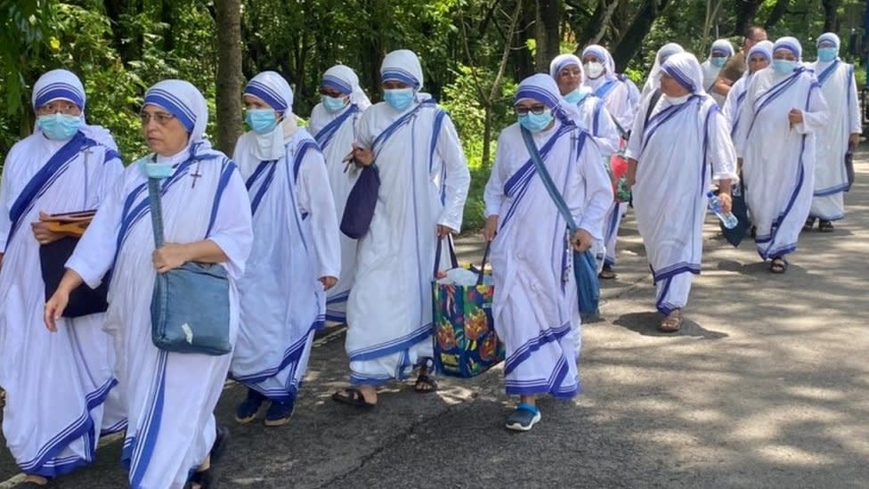 Monjas de la asociación Misioneras de la Paz, fundada por la Madre Teresa, llegando a Costa Rica después de que el gobierno de Nicaragua clausurará su organización junto con otras asociaciones de caridad y organizaciones civiles, en Peñas Blancas, Costa Rica, 6 julio 2022.