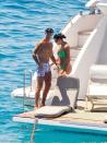 <p>El futbolista del Manchester United luciendo su tonificado cuerpo mientras se relaja en su yate en el mar Mediterráneo durante sus vacaciones familiares con su novia <a href="https://peopleenespanol.com/tag/georgina-rodriguez/" rel="nofollow noopener" target="_blank" data-ylk="slk:Georgina Rodríguez;elm:context_link;itc:0;sec:content-canvas" class="link "><strong>Georgina Rodríguez</strong></a>.</p>