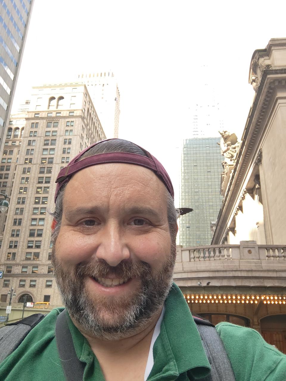 Nothing Phone 2 camera sample selfie with Chrysler building behind