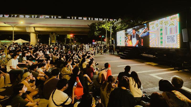 台北白晝之夜與Giloo夜夢電影院合作4年，去年疫情期間首次在室外放映，仍吸引滿滿人潮。（Giloo提供）