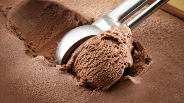 This scoop spoon uses liquid thermal energy to easily scoop through  rock-solid ice-cream - Yanko Design