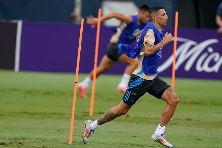 Ángel Di María trabaja en pleno en su última práctica en la selección, antes de su función de despedida