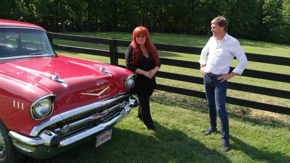 Singer Wynonna Judd with correspondent Lee Cowan. / Credit: CBS News