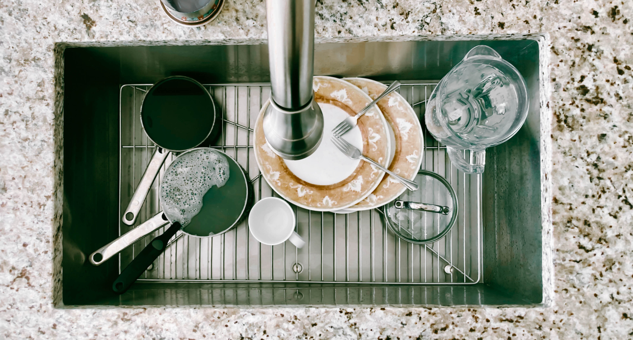 When it's time to load the dishwasher, what's the best way to do it? Experts weigh in. (Photo: Getty)