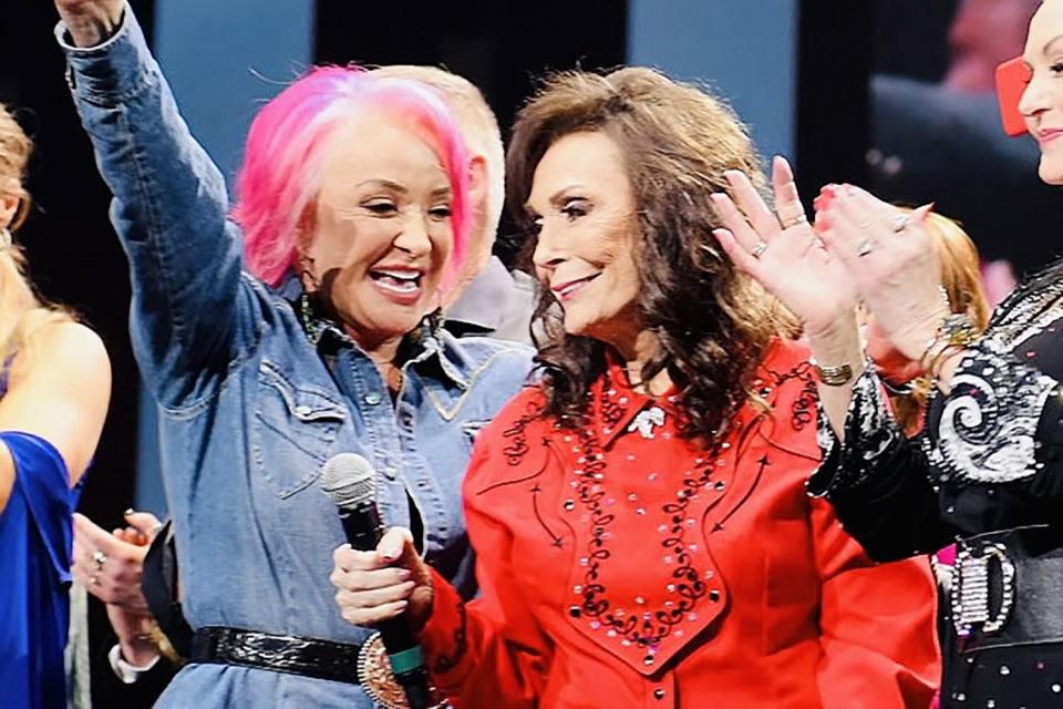 Tanya Tucker Pays Tribute to Loretta Lynn