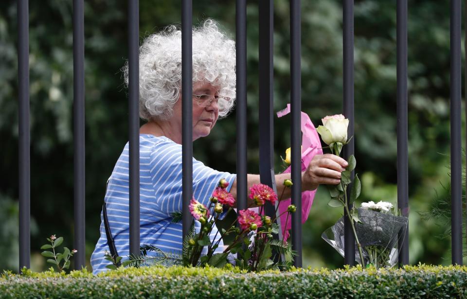 A woman lays down flowers at the Spanish embassy in Berlin.&nbsp;