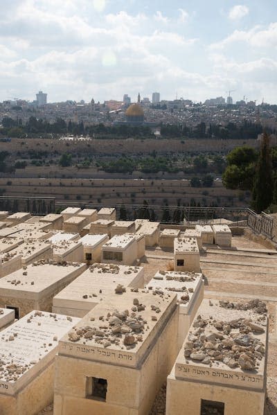 The Jewish Cemetery on Mount of Olives in Jerusalem. Graves face the Temple Mount, where some believe that the resurrection of the dead will culminate. <a href="https://commons.wikimedia.org/wiki/File:121224-Jerusalem-Mount-of-Olives_(27497923512).jpg" rel="nofollow noopener" target="_blank" data-ylk="slk:xiquinhosilva/Wikimedia Commons;elm:context_link;itc:0;sec:content-canvas" class="link ">xiquinhosilva/Wikimedia Commons</a>, <a href="http://creativecommons.org/licenses/by/4.0/" rel="nofollow noopener" target="_blank" data-ylk="slk:CC BY;elm:context_link;itc:0;sec:content-canvas" class="link ">CC BY</a>