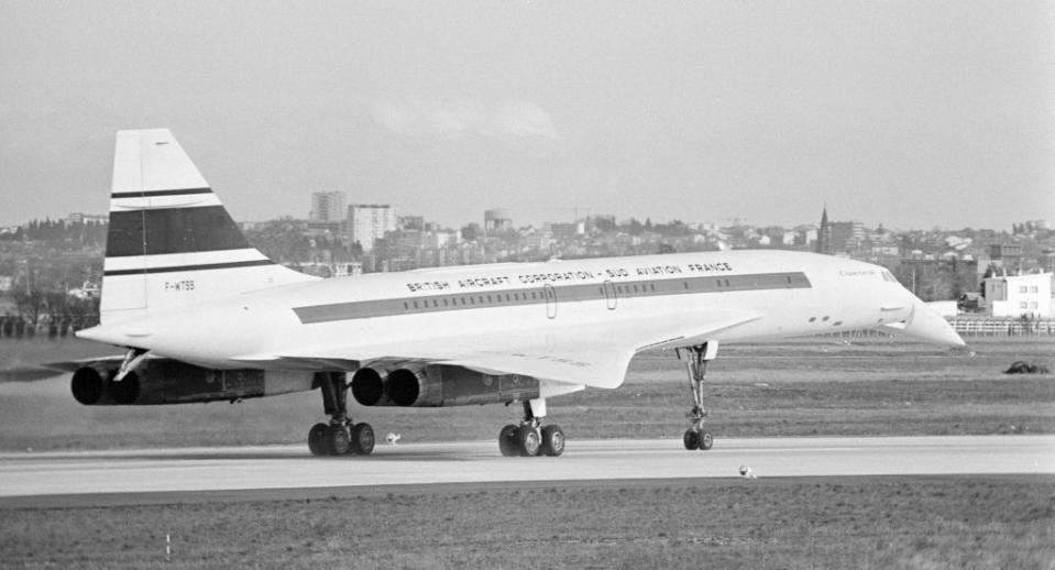 Concorde lands after a successful flight, with a mechanism in the tail showing a parachute deploying and releasing from the back of the aircraft.