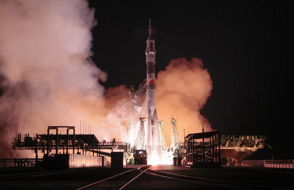 The Soyuz TMA-15M spacecraft carrying the International Space Station crew of Anton Shkaplerov of Russia, Terry Virts of the U.S. and Samantha Cristoforetti of Italy blasts off from the launch pad at the Baikonur cosmodrome November 24, 2014. REUTERS/Shamil Zhumatov (KAZAKHSTAN - Tags: SCIENCE TECHNOLOGY TPX IMAGES OF THE DAY)