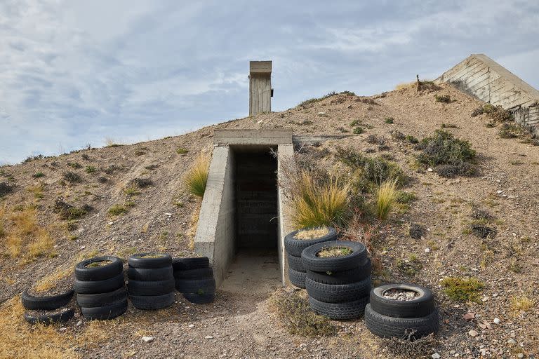 El cabo refugio natural; Chubut; cabo raso;  Eliane Fernandez Müller; Eduardo González; sociedad; playa; faro; búnker; surfers