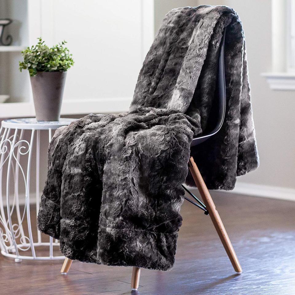 3) Chanasya Faux Fur Throw