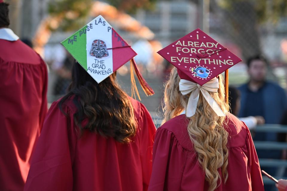 Graduating students at Pasadena City College wear decorated academic caps at the school's graduation ceremony, June 14, 2019, in Pasadena, California. - With 45 million borrowers owing $1.5 trillion, the student debt crisis in the United States has exploded in recent years and has become a key electoral issue in the run-up to the 2020 presidential elections.
