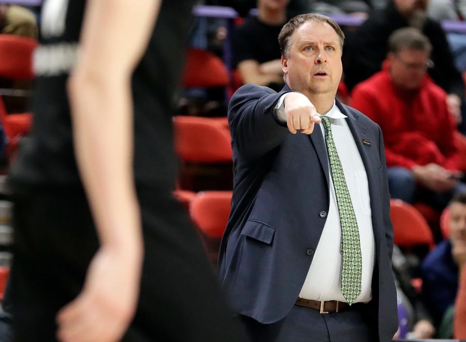 UW-Green Bay head coach Linc Darner gives instructions during a Horizon League tournament quarterfinal against Oakland on March 5, 2020, at the Resch Center in Ashwaubenon, Wis. The Phoenix defeated the Golden Grizzlies 78-63.