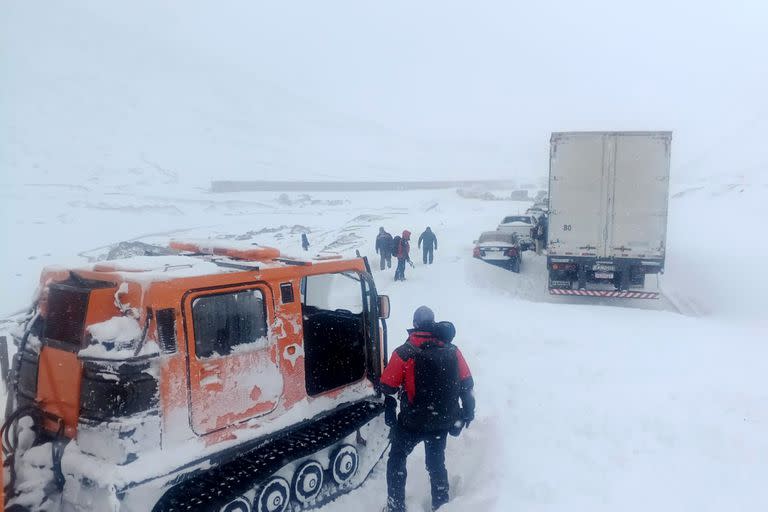 Tormenta de nieve y viento en el paso Cristo Redentor, hace tres días