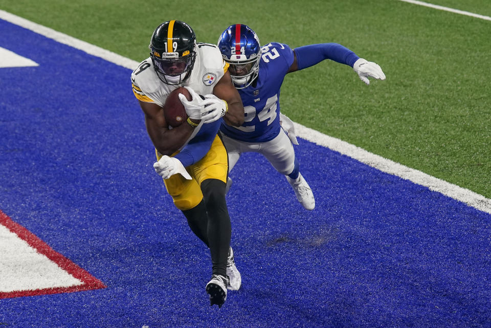 Pittsburgh Steelers wide receiver JuJu Smith-Schuster (19) comes down with a touchdown pass against New York Giants cornerback James Bradberry (24). (AP Photo/Seth Wenig)