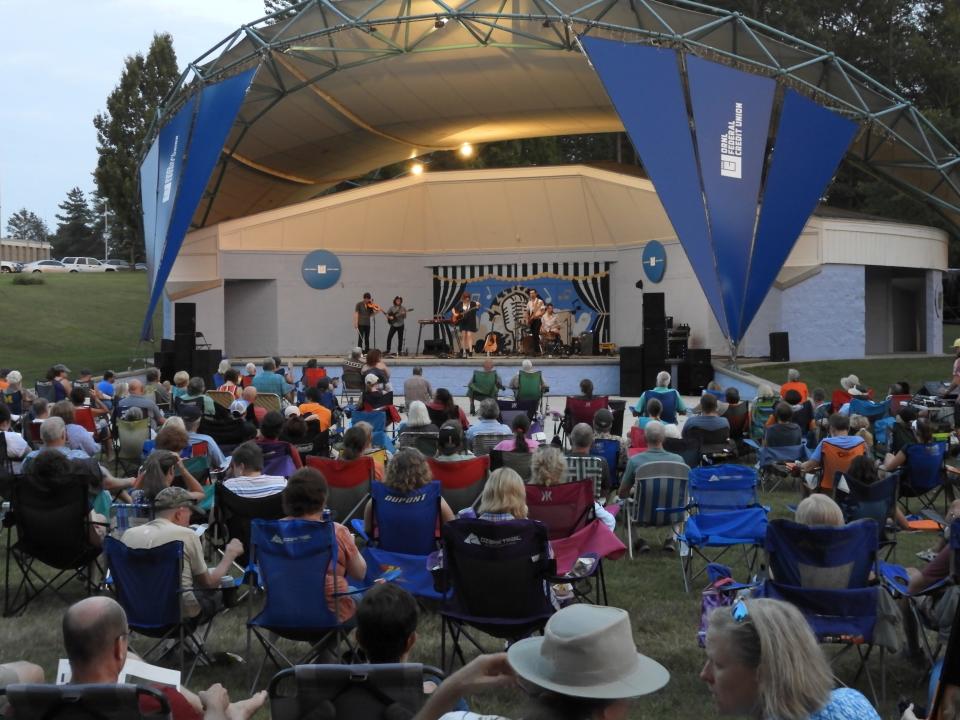 Molly Tuttle's past performance in Oak Ridge.