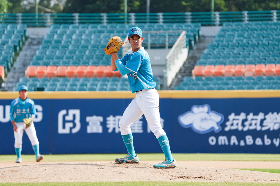 張峻瑋今完投7局，助新北藍打進冠軍戰。大會提供