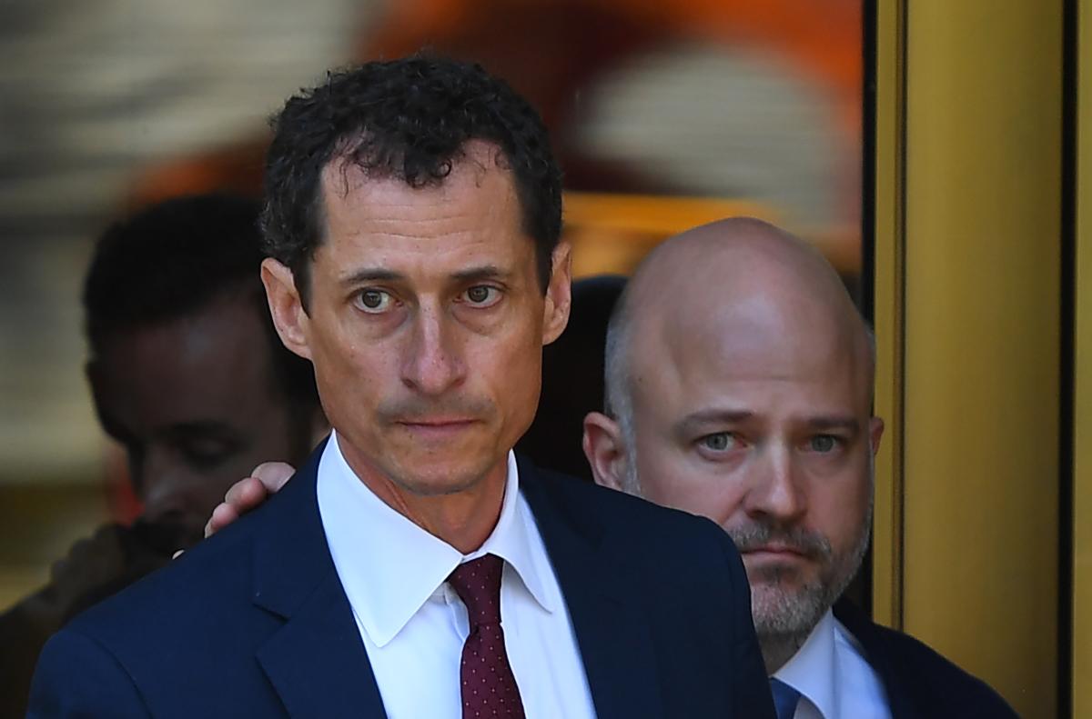 Anthony Weiner Is Being Sentenced For Sexting He Faces Up To 27 Months In Prison