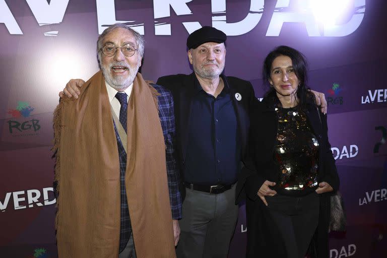 Luis Brandoni, Juan José Campanella y Saula Benavente (paraje de Brandoni) en la noche de la apertura del teatro Politeama