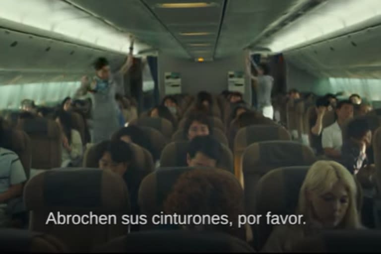 Emergencia en el aire dura dos horas y está disponible en Netflix (Foto: Captura)