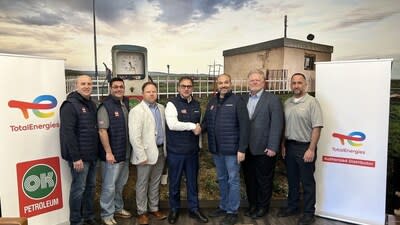 From left to right: Nick Musacchia, John Musacchia, Rod Umphreys, Franck Bagouet, Leo Musacchia, Darren Lesinski, Chris Pasqueralli