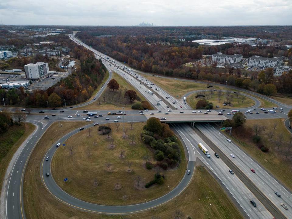 Traffic moves through the bridge over Interstate 85 via W.T. Harris Boulevard. Isaiah Vazquez/© THE CHARLOTTE OBSERVER