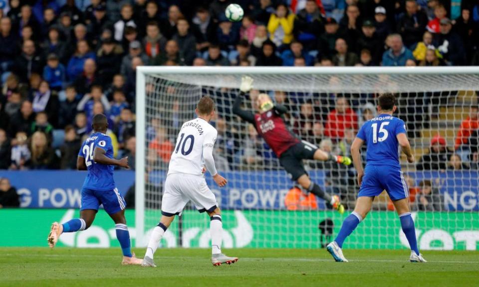 Gylfi Sigurdsson’s goal wins the game in style