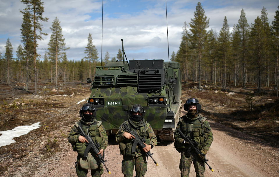 Finnische Soldaten bei einem Manöver in Rovajarvi im Mai 2022. (Bild: REUTERS/Stoyan Nenov)