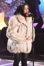 <p>En 2010, la coach de The Voice Kids monte sur scène avec un manteau en fourrure et un pantalon en cuir lors de l’un de ses passages à la télévision. Un look qui fait beaucoup parler… Crédit photo : Getty Images </p>