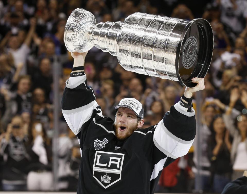 Los Angeles Kings' Jonathan Quick celebrates with the Stanley Cup after the Kings defeated the New York Rangers in Game 5 of their NHL Stanley Cup Finals hockey series in Los Angeles, California, June 13, 2014. REUTERS/Lucy Nicholson (UNITED STATES - Tags: SPORT ICE HOCKEY)