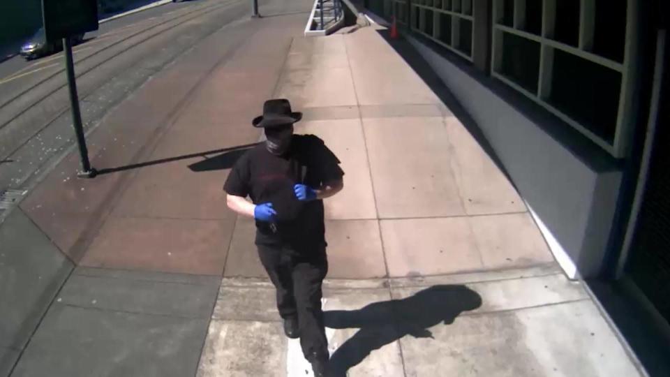  Surveillance image of the man in the hat / Credit: PCSD