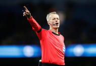 Soccer Football - International Friendly - Italy vs Argentina - Etihad Stadium, Manchester, Britain - March 23, 2018 Referee Martin Atkinson during the match Action Images via Reuters/Carl Recine