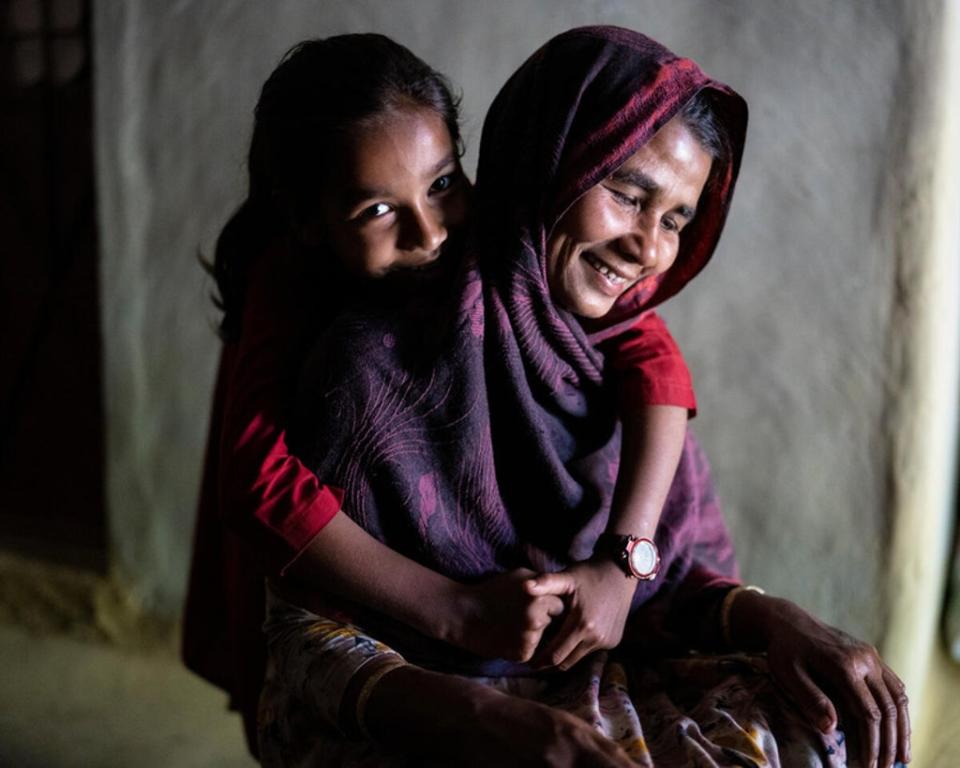 Hason and her youngest daughter Bulbul Akhter Pakhi (WFP/Sayed Asif Mahmud)