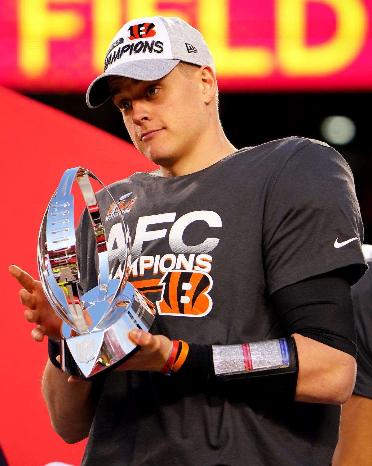 Bengals' Joe Burrow gifts childhood idol with AFC Championship