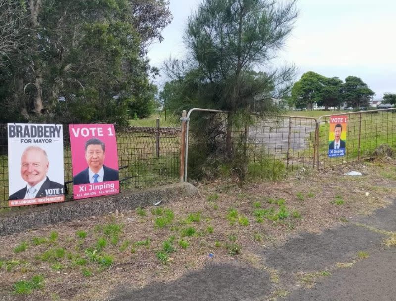 <p>▲有當地網友發現，不少地方選舉人士的競選看板旁都有「習近平」與之對陣。（圖／翻攝自推特@nickpmclaren）</p>