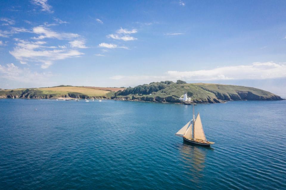 Speedy cutter Pellew, off the coast of Cornwall (PT Creative / VentureSail)