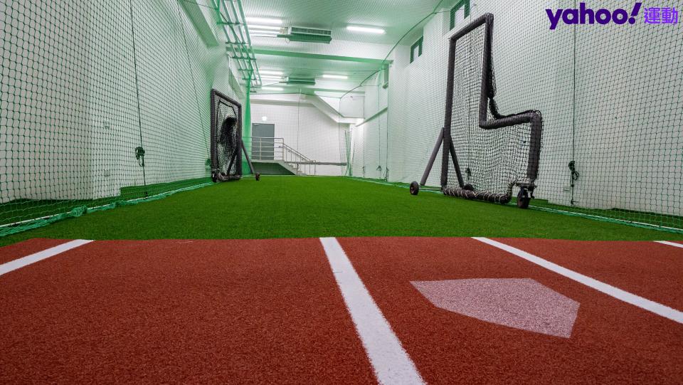 新竹棒球場的地下室有室內球場打擊室。(呂權紘／攝）（20220720)