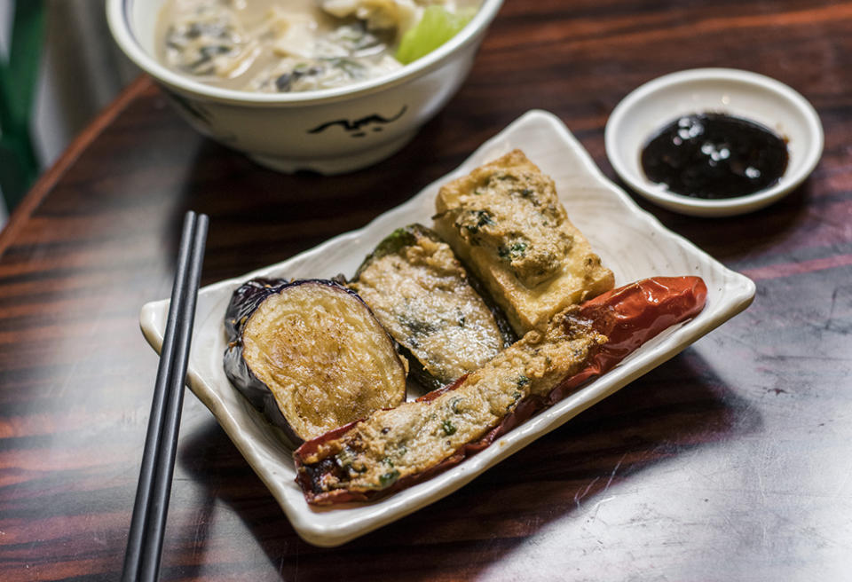 元朗美食︱元朗老馮茶居開同名車仔麵店！$45三餸麵 配料竟有古法柚皮麻辣羊腩