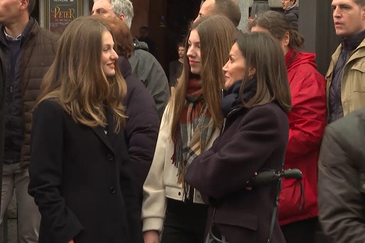 La reina Letizia y sus hijas Leonor y Sofía de Borbón en la Semana Santa de Madrid