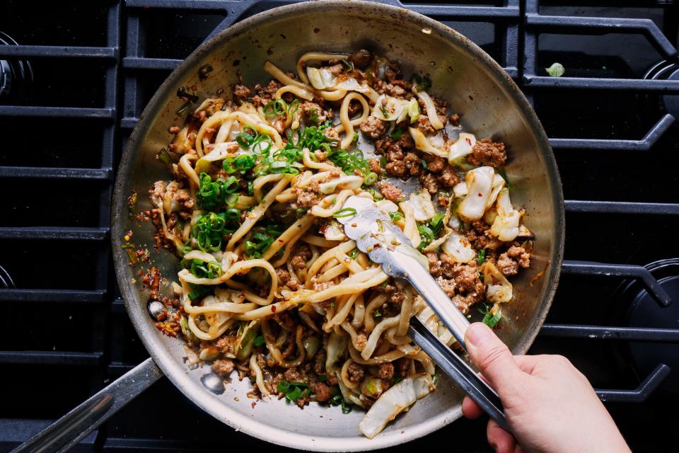 When udon know what to make for dinner, these noodles are the answer. (Sorry.)