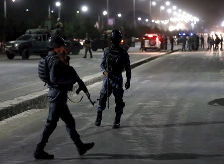 Policemen keep watch at the site of a suicide attack in Kabul, Afghanistan August 7, 2015. REUTERS/Mohammad Ismail