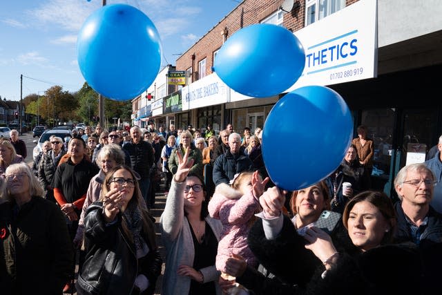 Shopkeepers and local residents release balloons 