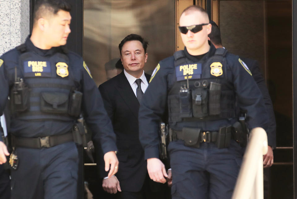 Tesla CEO Elon Musk leaves Manhattan federal court after a hearing on his fraud settlement with the Securities and Exchange Commission (SEC) in New York City, U.S. April 4, 2019.  REUTERS/Brendan McDermid