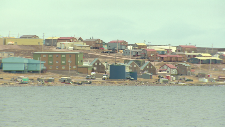 Plebiscite ekes out a 'yes' to unrestricted liquor sales in Baker Lake, Nunavut