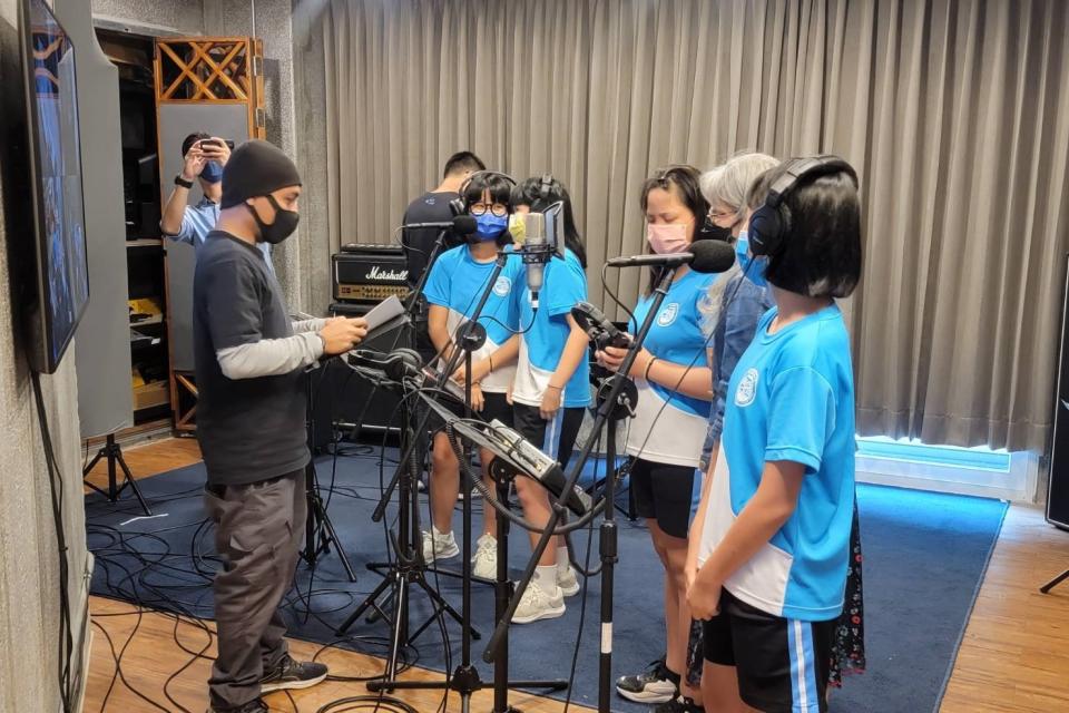 長濱國小學生錄製創校百餘年來首支校歌。