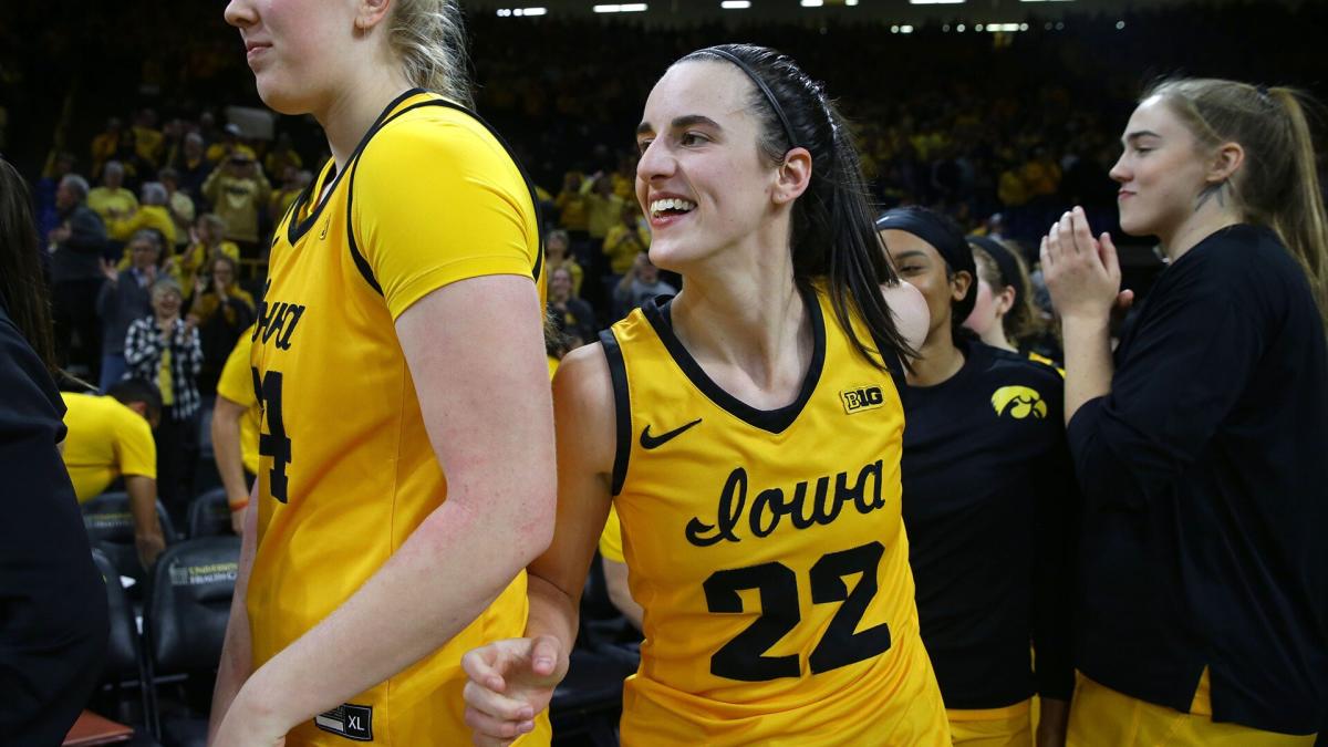 Iowa up to No. 3 behind South Carolina, UCLA in women's AP Top 25 as only  three unbeaten teams remain - Yahoo Sports