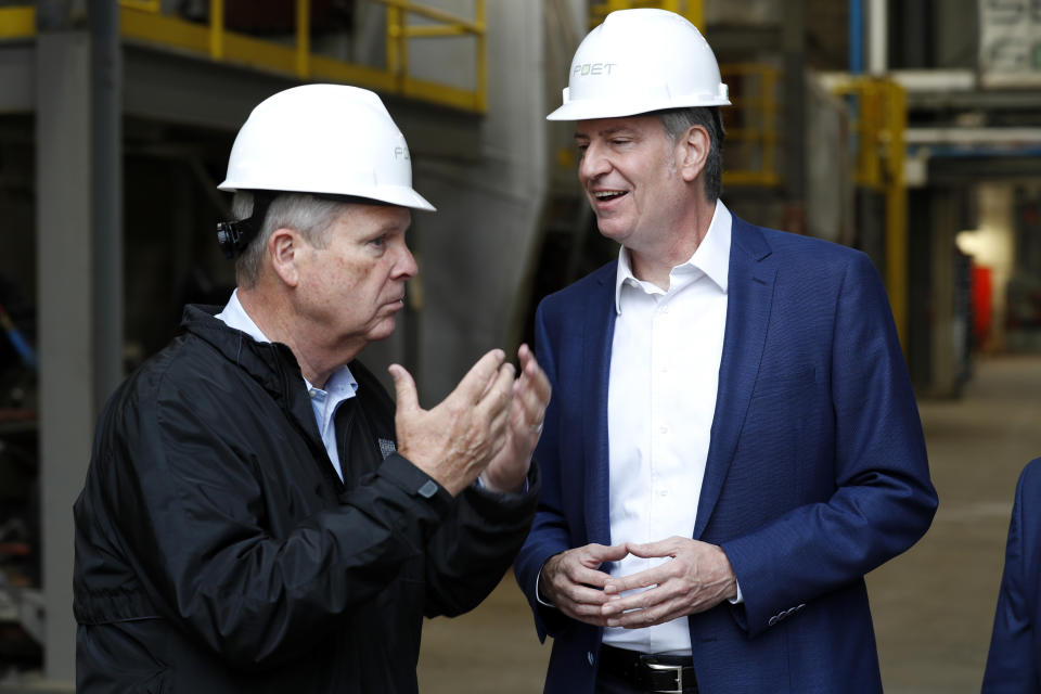 Democratic presidential candidate New York Mayor Bill de Blasio tours the POET Biorefining Ethanol Facility with former Secretary of Agriculture Tom Vilsack, left, Friday, May 17, 2019, in Gowrie, Iowa. (AP Photo/Charlie Neibergall)