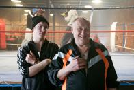 Auch in der Folge "Rein-Raus-Boxer" (2009) befragten die SOKO-Ermittler im Boxclub Manne (Thomas Thieme, rechts) prominente Gaststars. Boxer Ivo spielte damals Albrecht Schuch ("Systemsprenger", "Fabian oder Der Gang vor die Hunde"). (Bild: ZDF / Uwe Frauendorf)